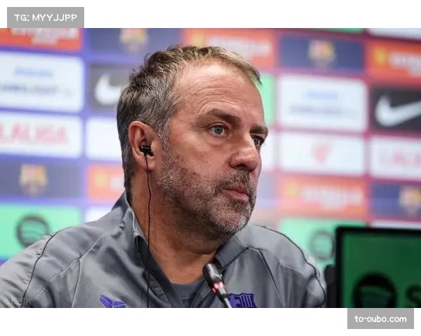 巴萨主帅弗里克竖中指引发争议 情绪失控引发关注